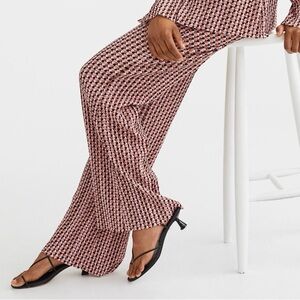 H&M • Printed Plisse Flare Pants
